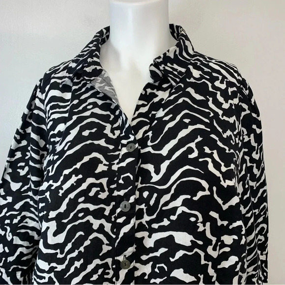 East 5th‎ Womans Blouse Top Size 3X  Linen Rayon Black White Zebra Print  Button - Picture 2 of 12